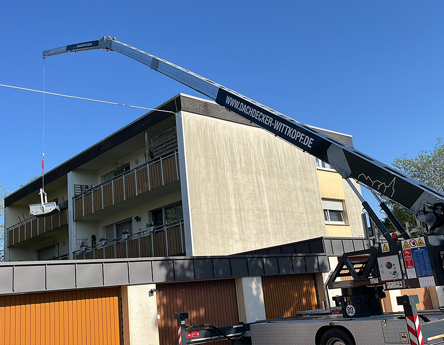 Dachdecker Meisterbetrieb Tom Wittkopf - Leistung - Kranservice